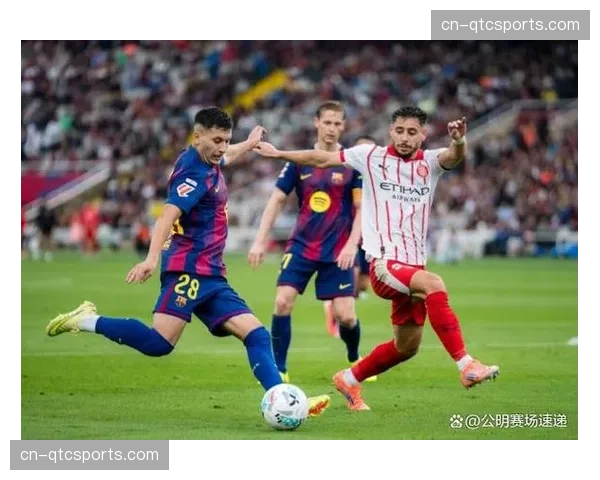 人物特写：老将华金现身贝尼托-比利亚马林球场，观看皇家贝蒂斯训练